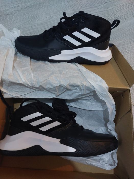 Ghete Adidas nr 36, noi