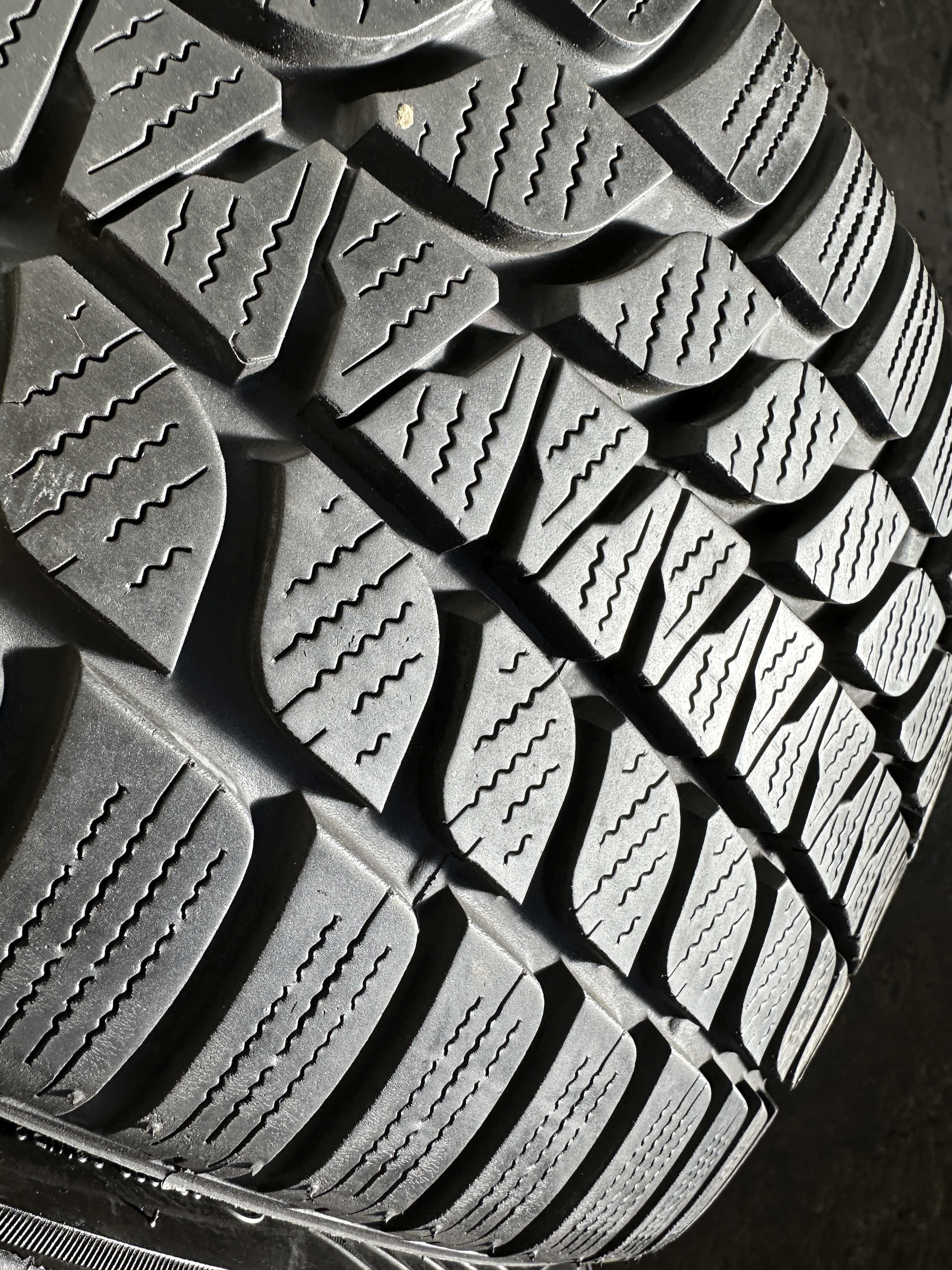 SET 2 Anvelope Iarna 225/40 R19 93V BRIDGESTONE Brizzak LM 25V