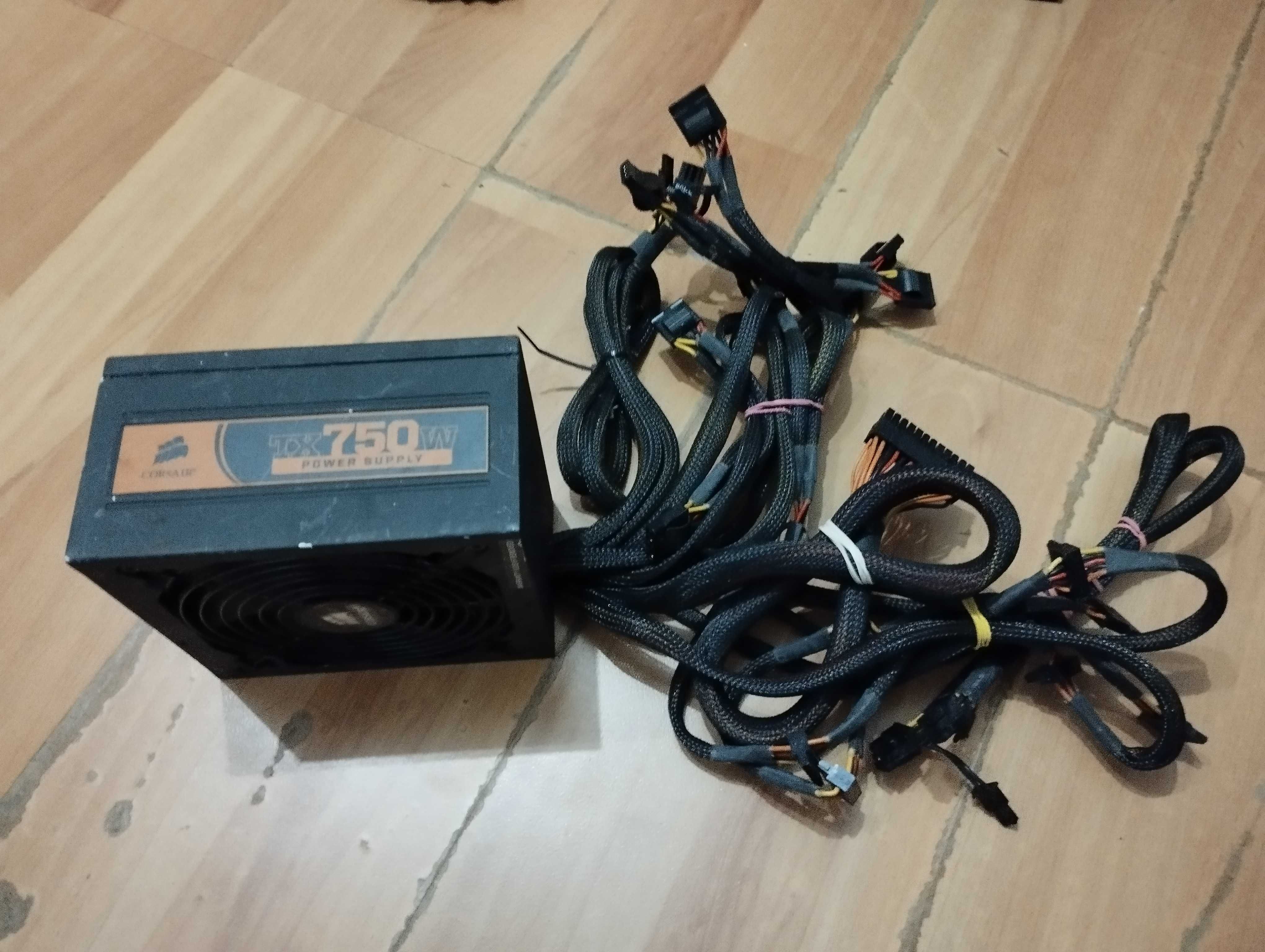 Sursa de alimentare Corsair 750 Watt