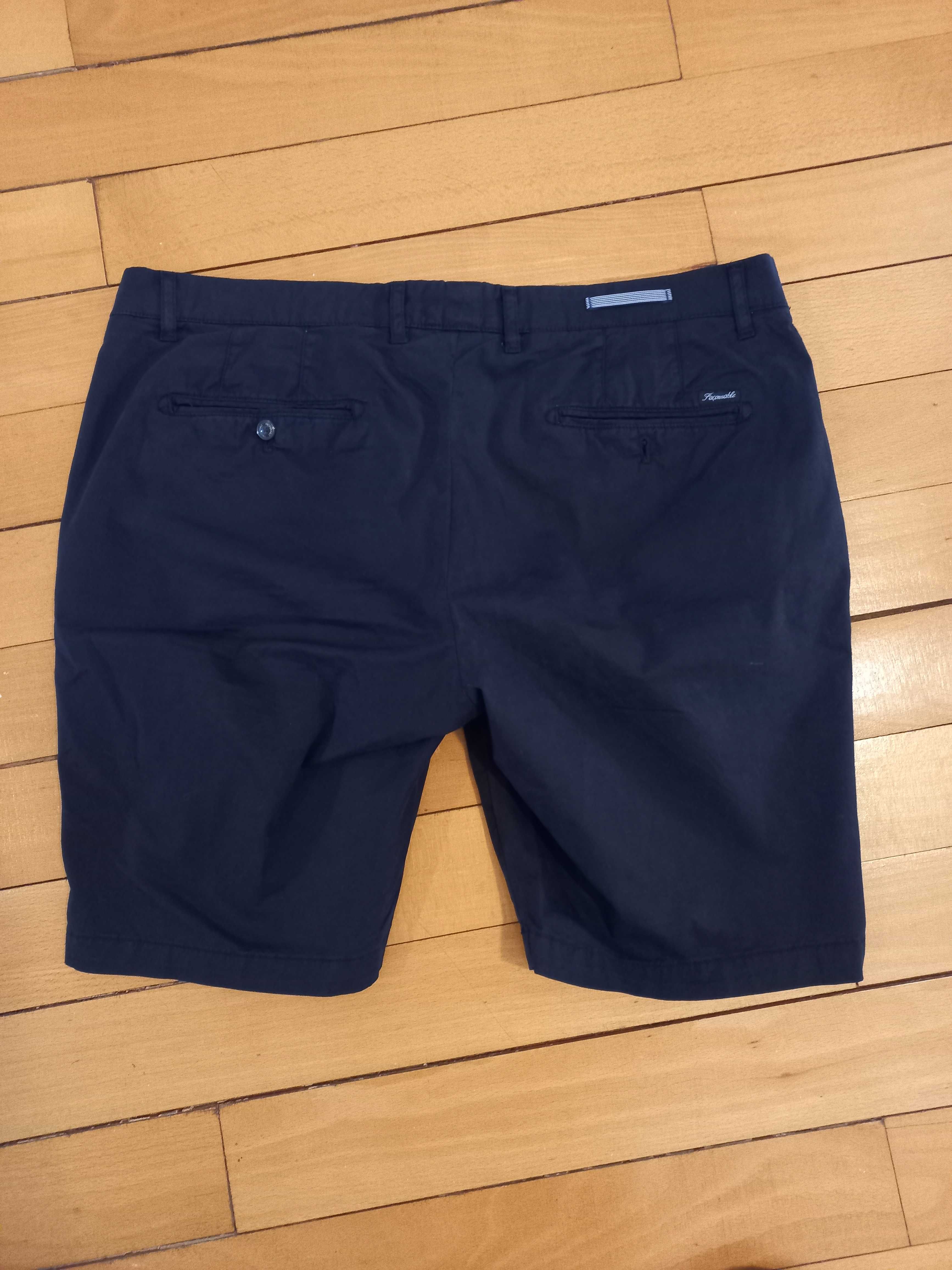 Pantaloni scurti FACONNABLE marime XL