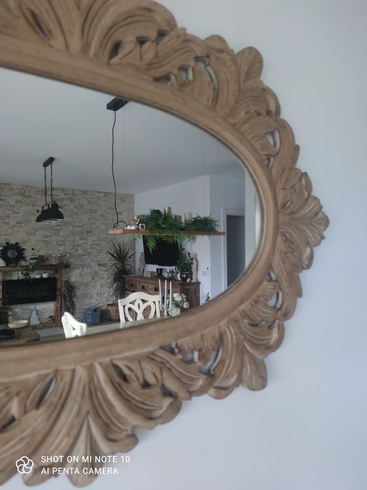 Oglindă sculptată