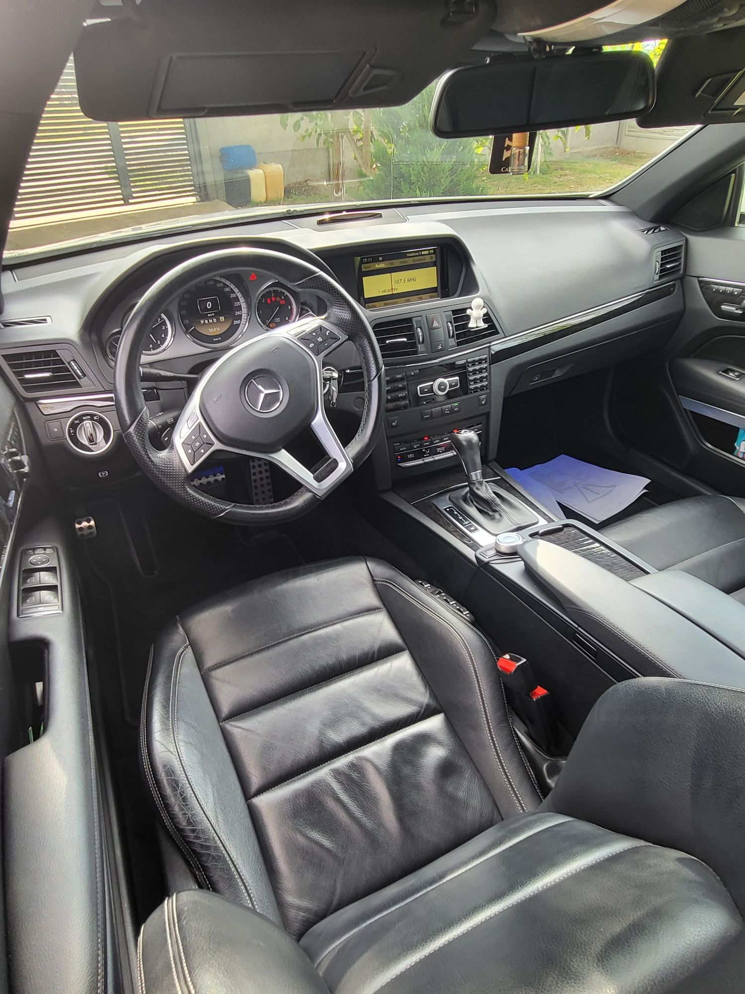 Mercedes-Benz E 350 accept variante cu 8+1