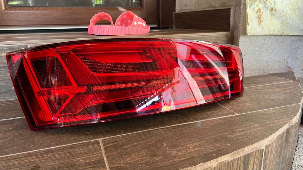 Stop spate / Tripla spate dreapta AUDI Q7 4m 2016-2020 Noua 4m0495094e