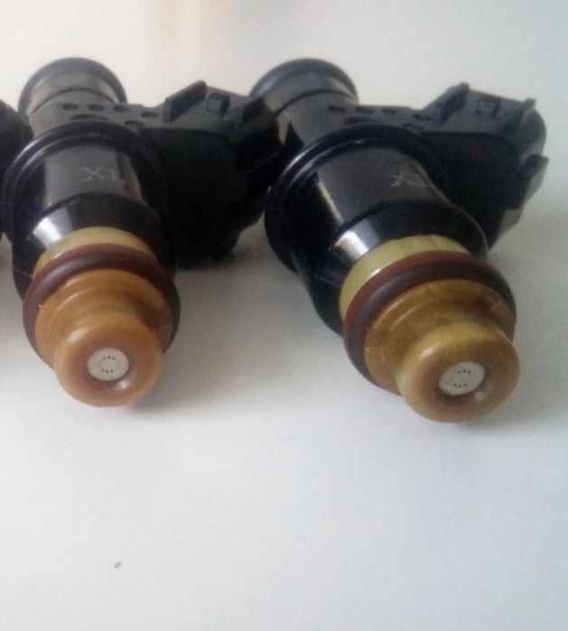 Honda Civic 1.8 L injector