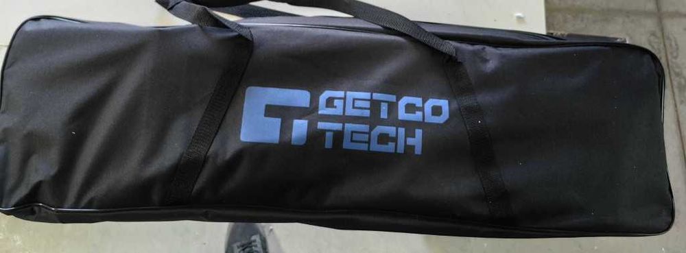 Прожекционен екран Getco Tech 120” – кино у дома и навсякъде с теб