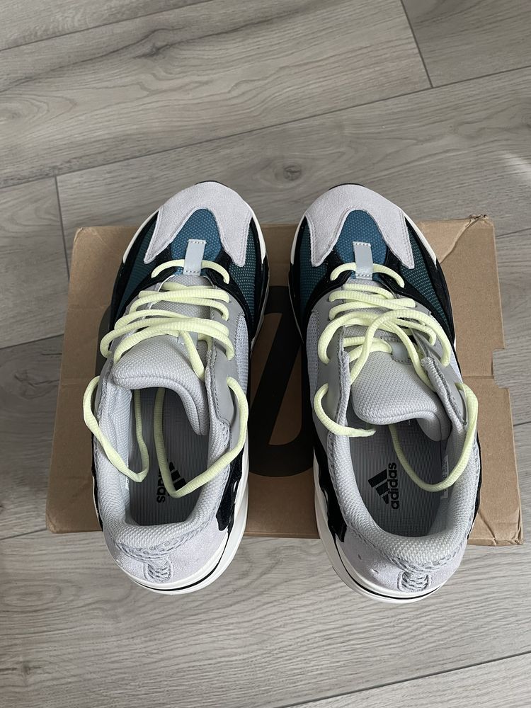 Yeezy Wave Runer 700