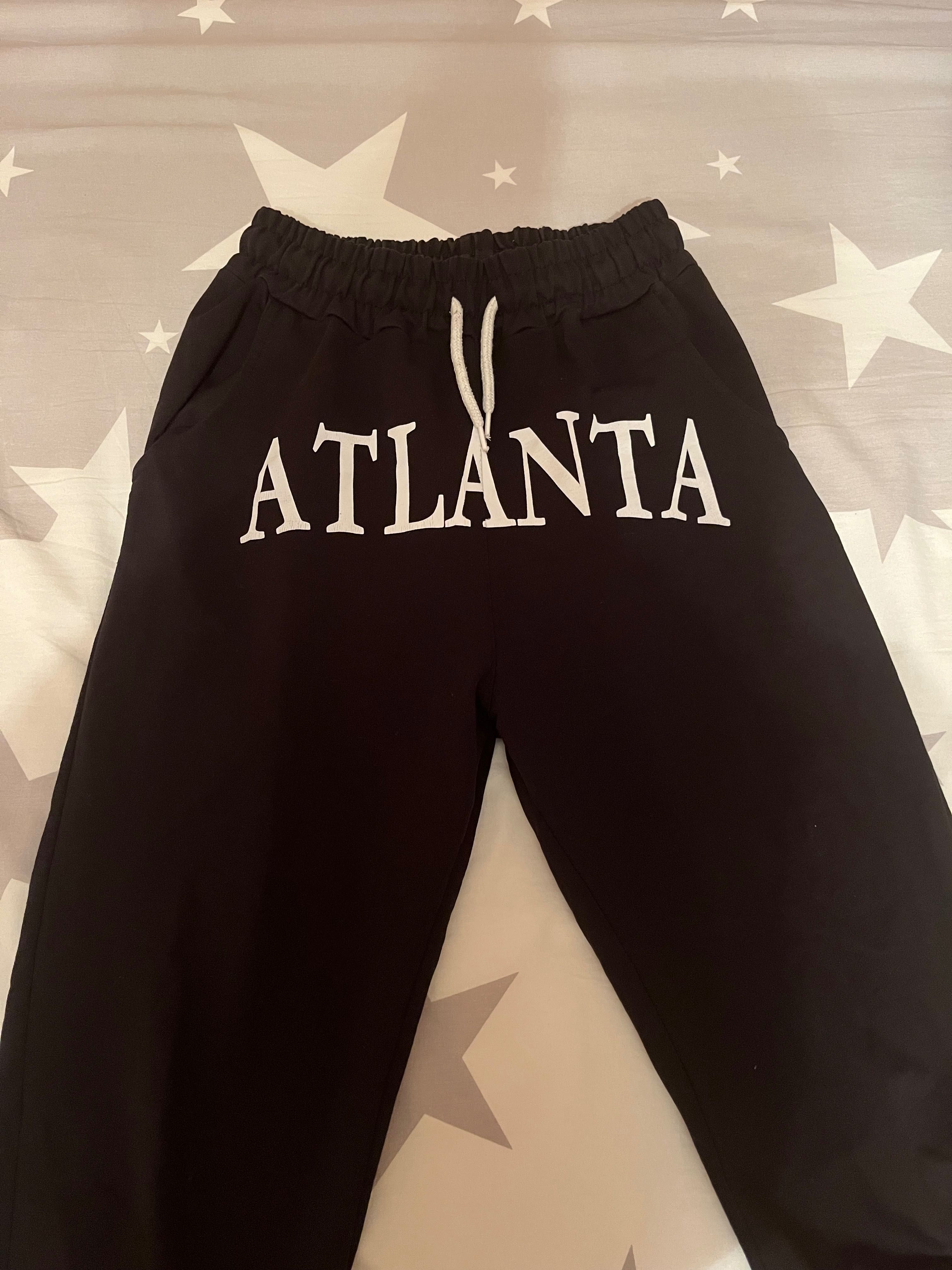 Черен панталон с надпис Atlanta