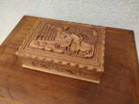 Cutie pentru trabucuri veche din lemn sculptat cu motive vânătorești