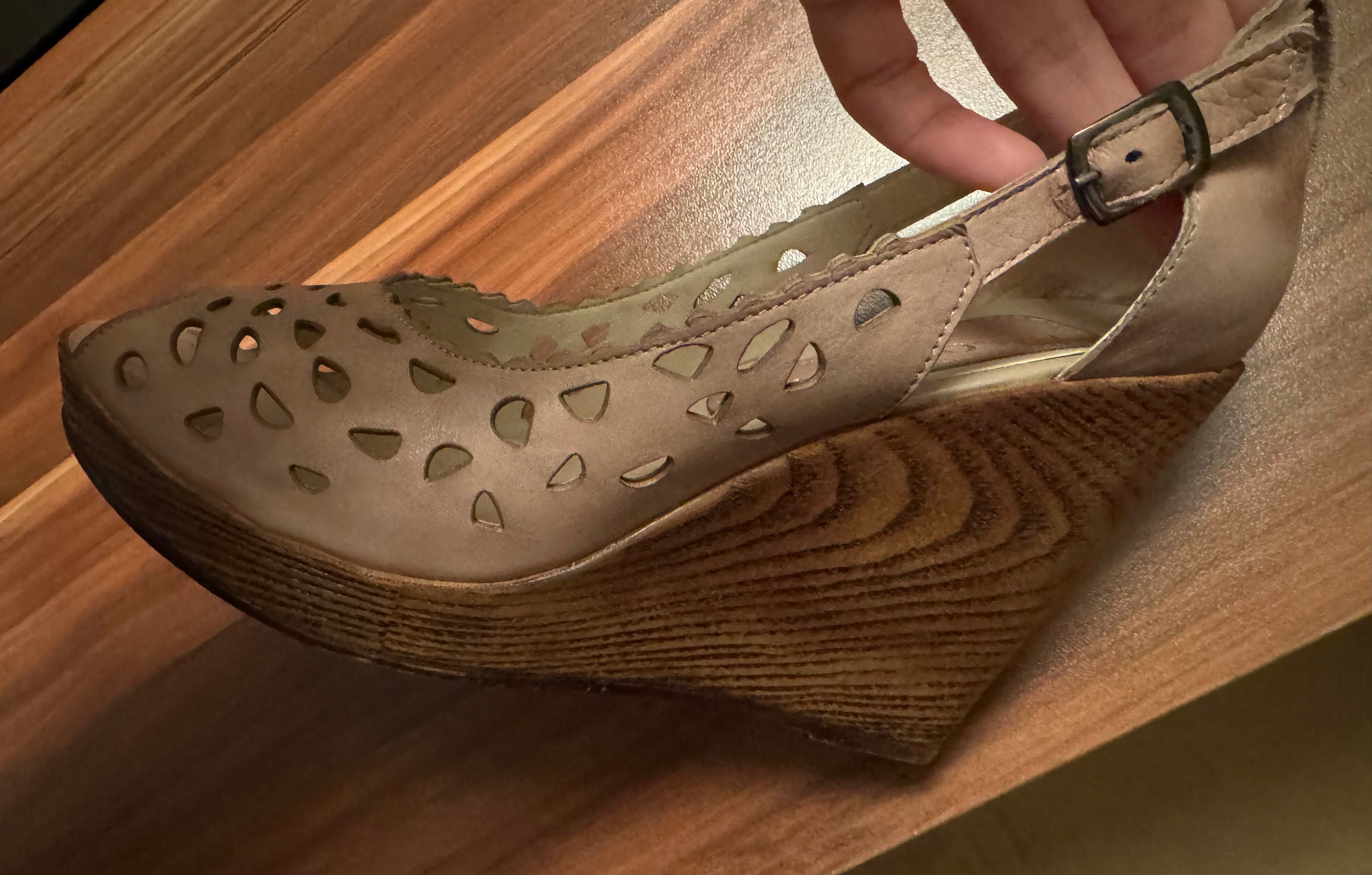Луксозни сандали естествена кожа супер качество топ модел бежави нови