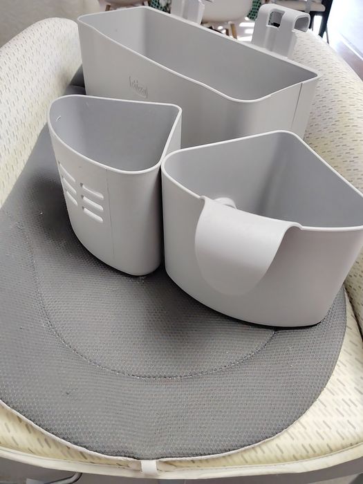 Cadita pliabila și masa de înfășat CHICCO