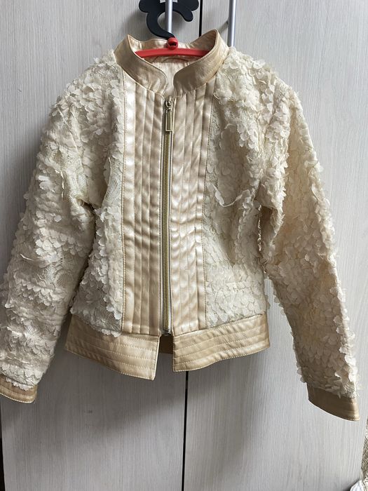 Продам ветровку для девочки