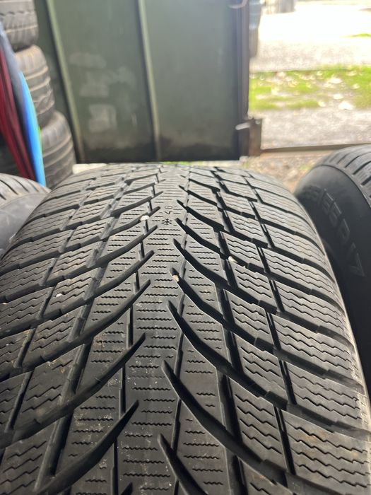 Хубави зимни гуми 4 бр. 235.55.17