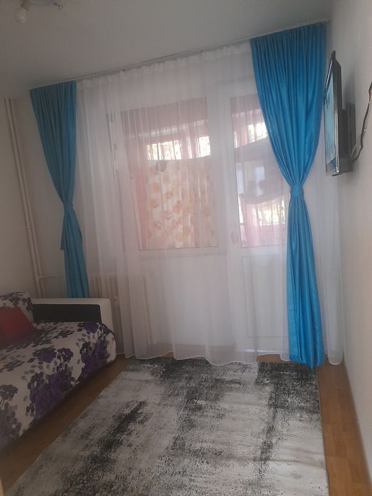 Închiriez apartament cu 4 Camere