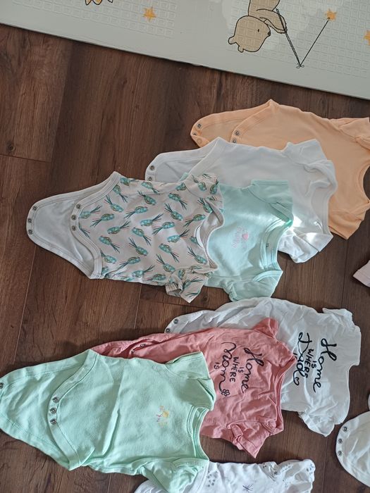 Подарявам бебешки дрешки