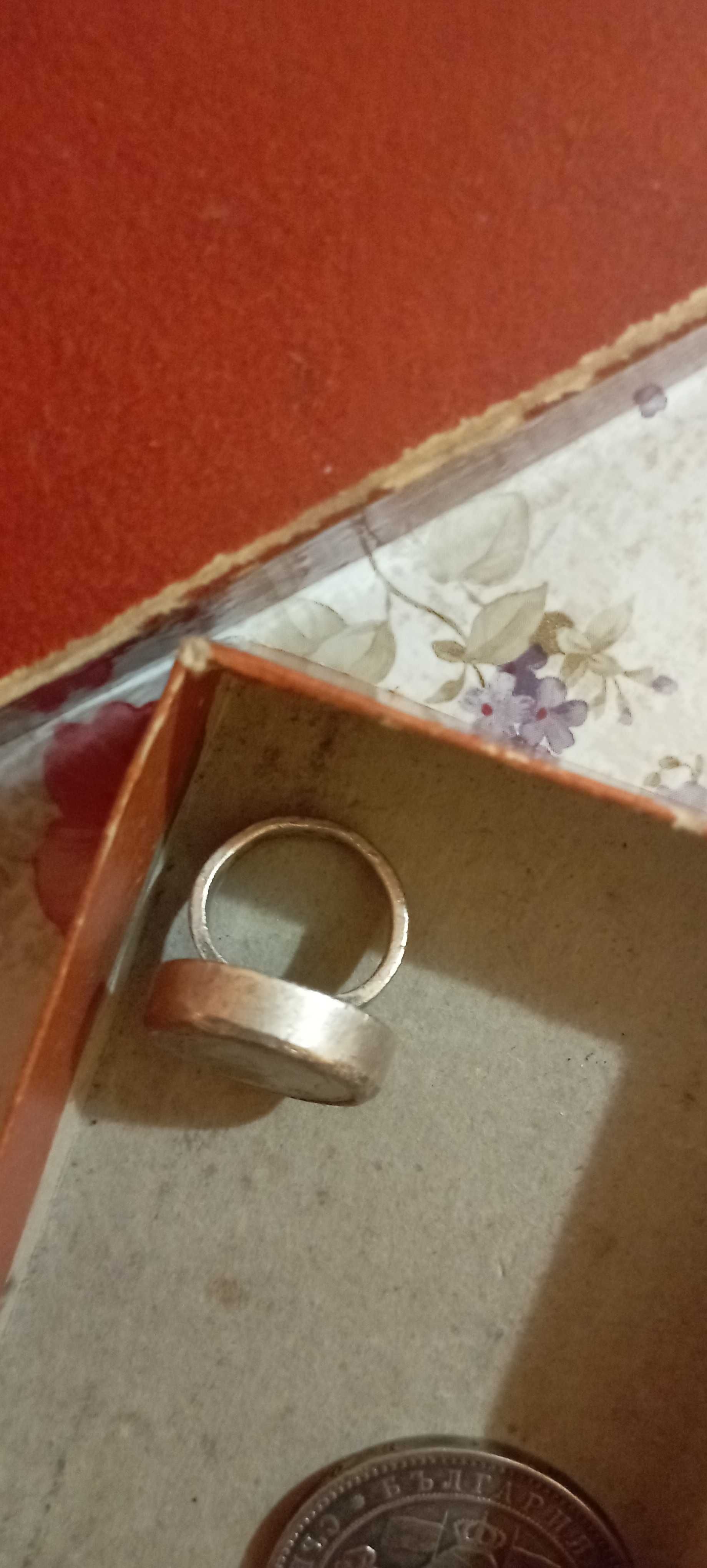 Оловен пръстен със сребърна монета