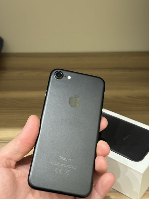 Продам iPhone 7 в идеальном состояний