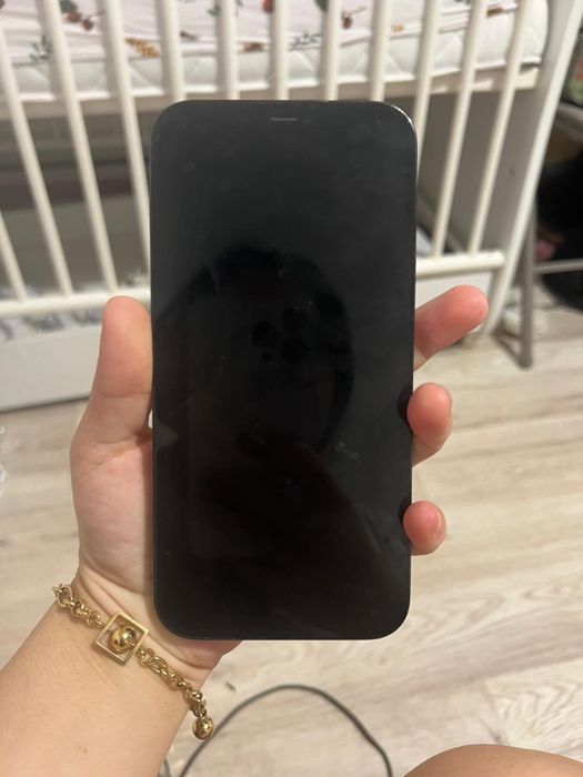 Iphone 12 pro max 87% baterie