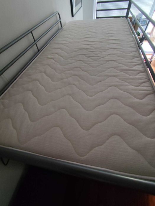 Ikea детско легло SVÄRTA 90x200 см, сребристо, сиво. Наличен матрак.