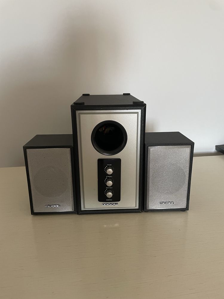 Продаю акустическую систему Microlab
