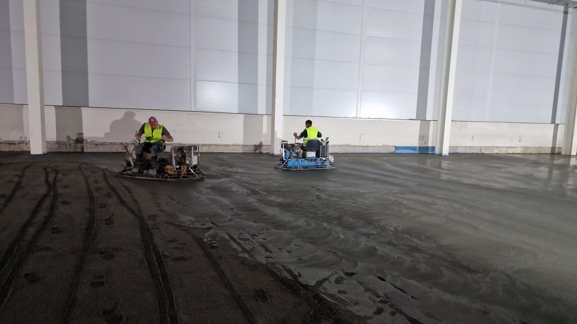 Beton Elicopterizat cu cuart, turnare ciment finisat cu Elicopter