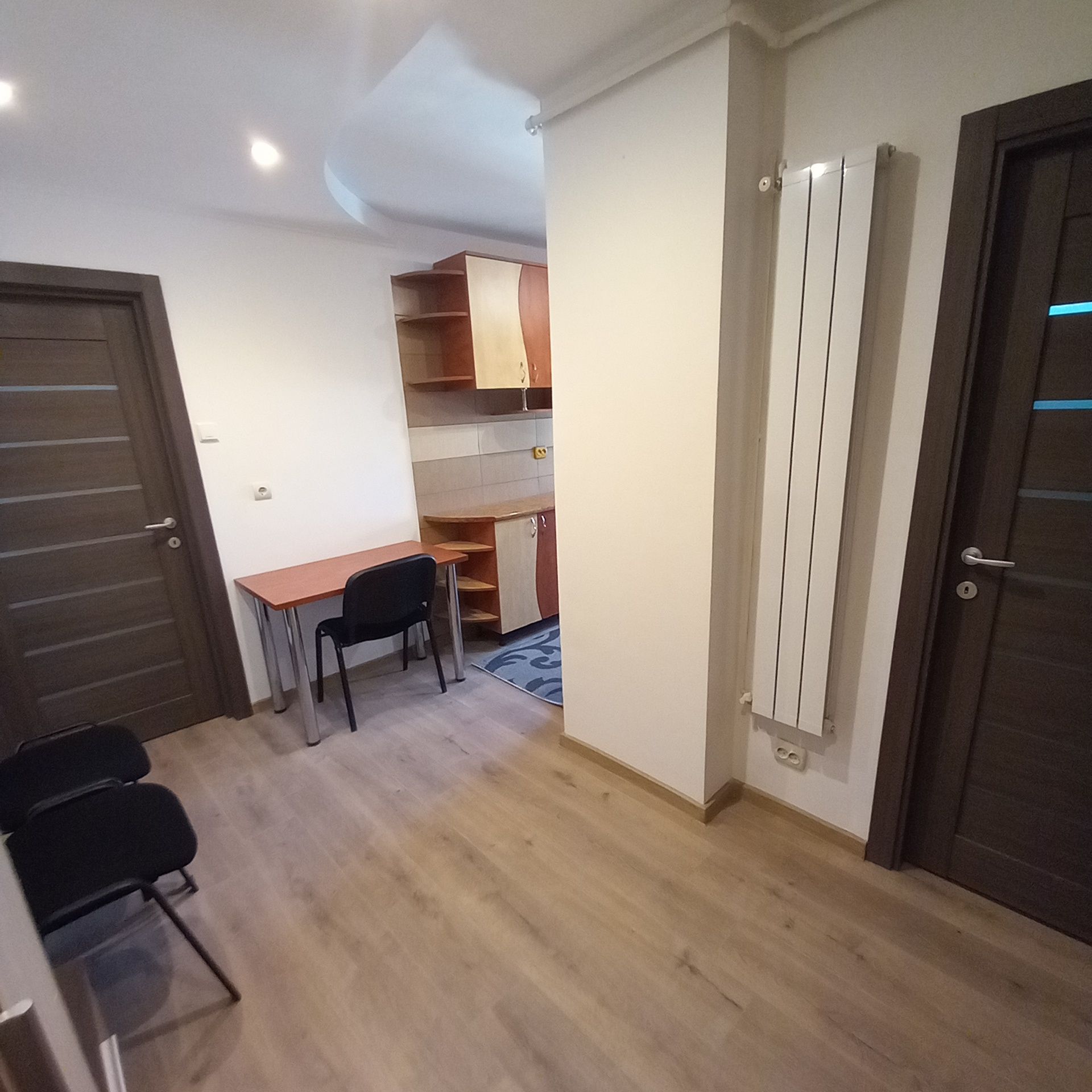 Inchiriez apart.2 camere DECOMANDAT - CENTRUL CIVIC