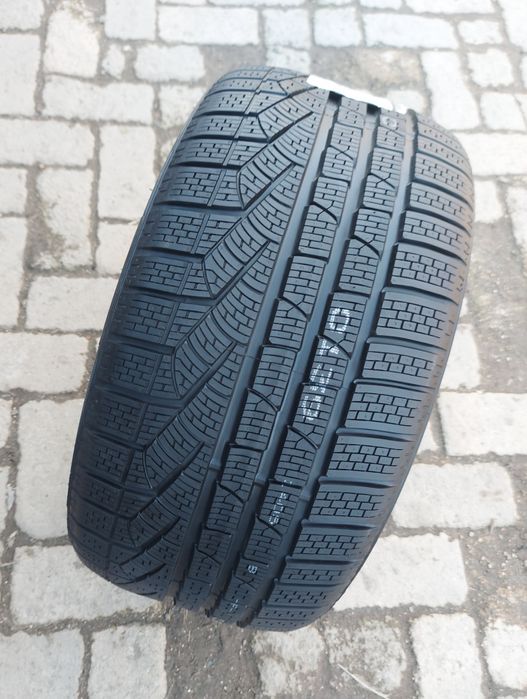 O bucată 255/235 35 R19 M+S iarnă - una Pirelli Bridgestone Dunlop