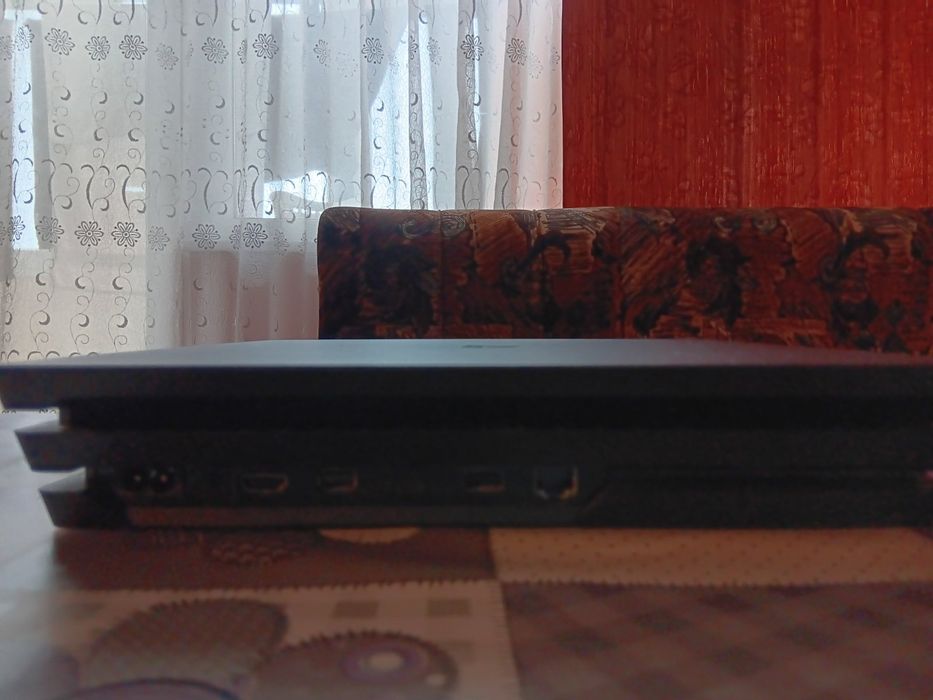 PS4 Pro 1TB+2 контролера