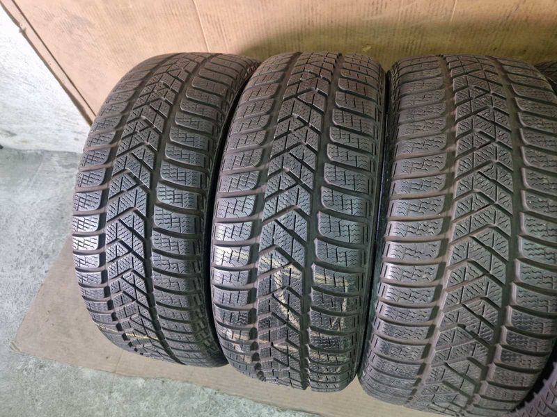 4 Pirelli R18 225/45 Anvelope de iarnă DOT2720