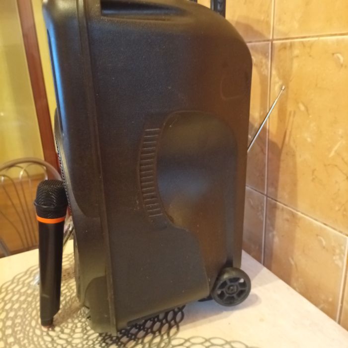 Boxa bluetooth aproape noua