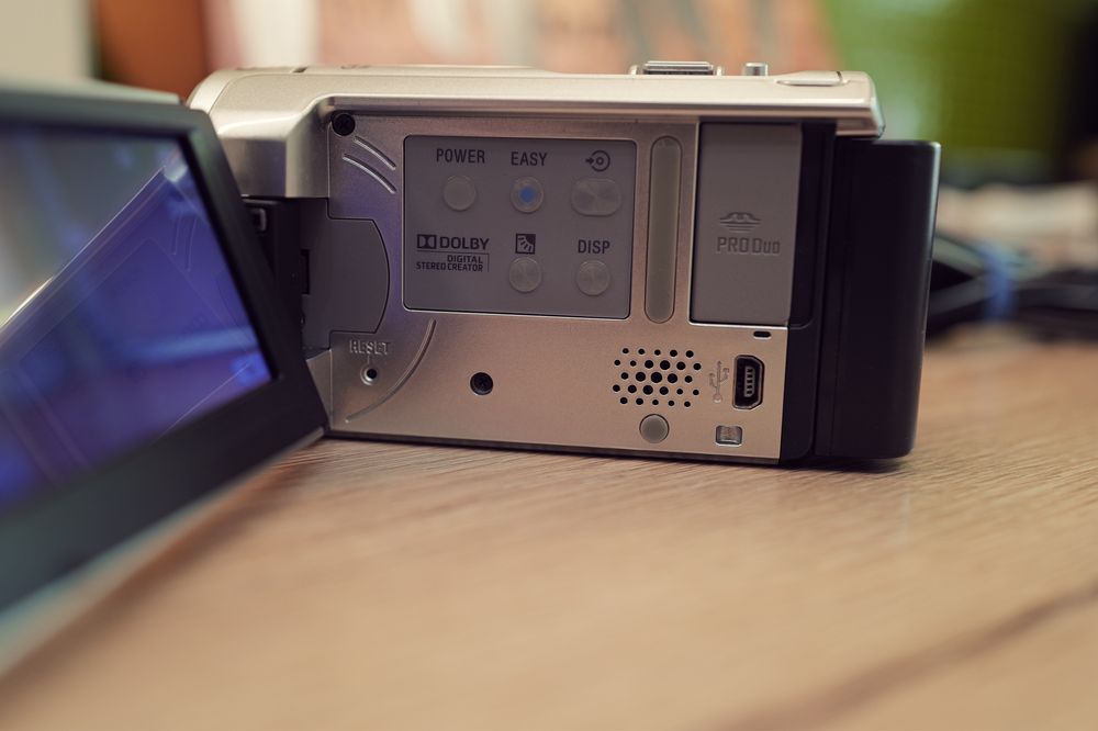 Camera Video Sony Handycam cu SD si memorie interna 4gb touchscreen