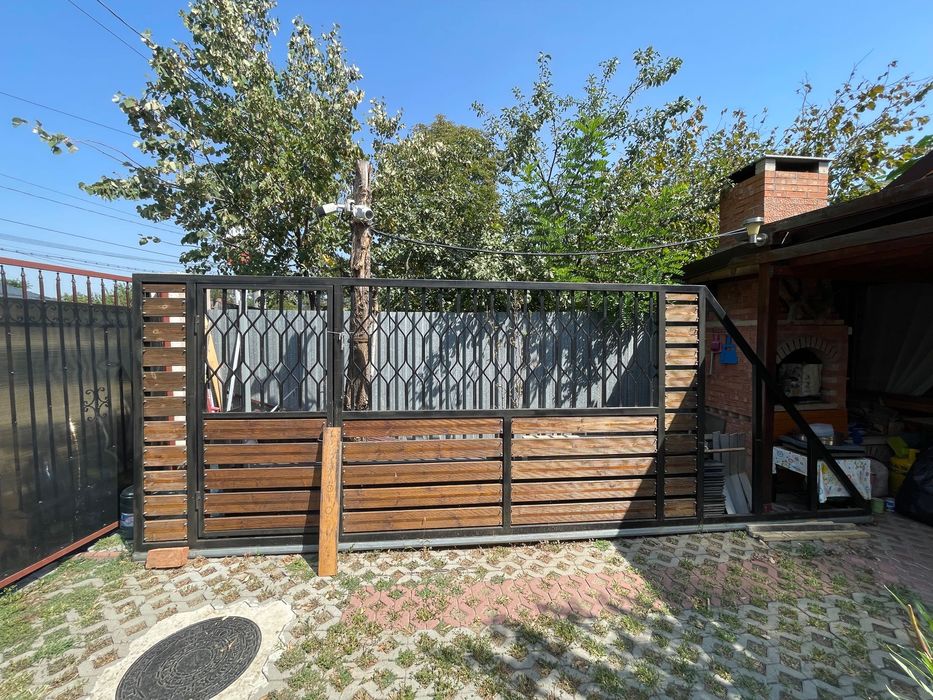 Poarta cu sina suspendata