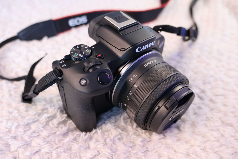 Canon R50 + Canon RF-S 18-45mm f / 4.5-6.3 IS STM с Гаранция до 2026