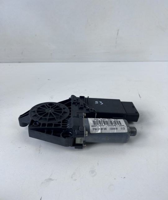 Motoras macara geam fata dreapta 3B4837752HQ Volkswagen VW Passat B5.