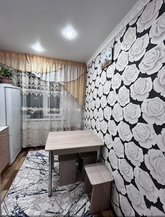 Продам кухонный стол  в идеальном состоянии.