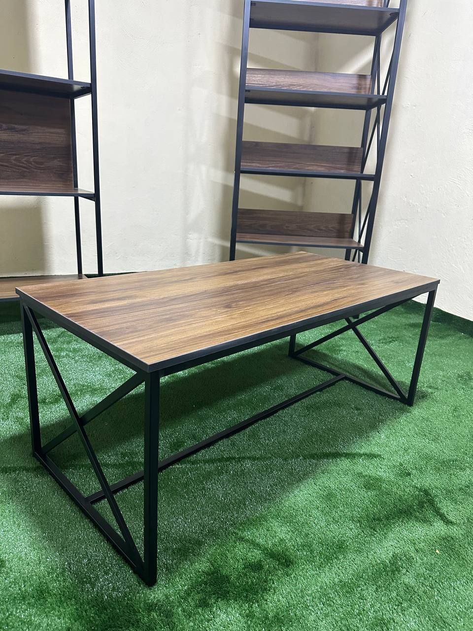 Jurnalniy stol loft