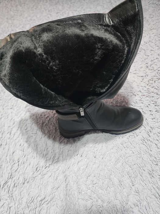 Продам новые сапоги женские