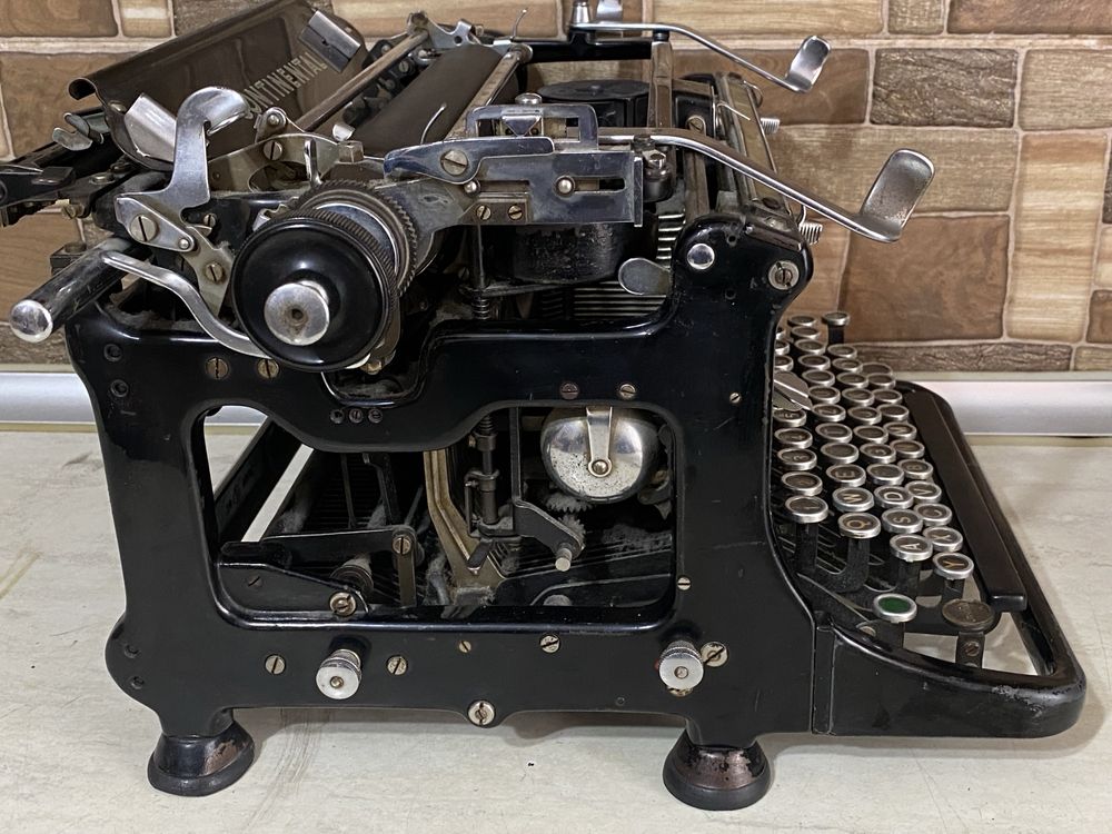Masina de scris veche Continental