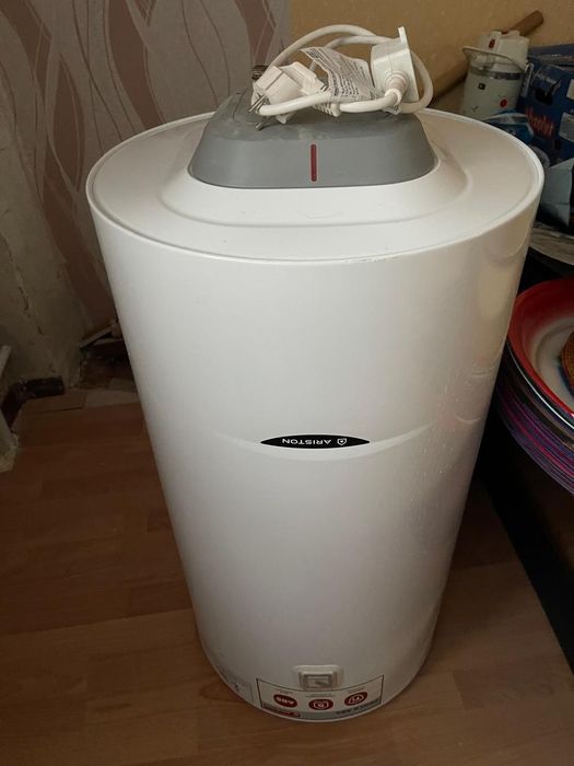 Водонагреватель ARISTON 100 л.