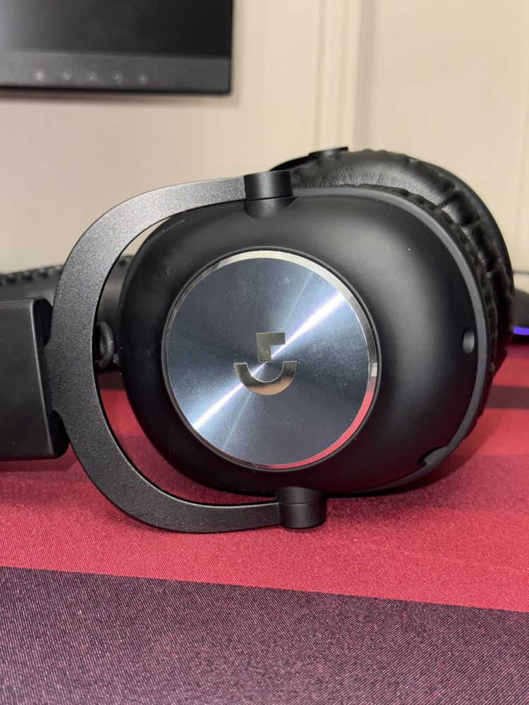 Logitech g pro x + Razer black shark v2 x