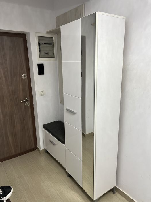 Vand cuier foarte putin folosit!