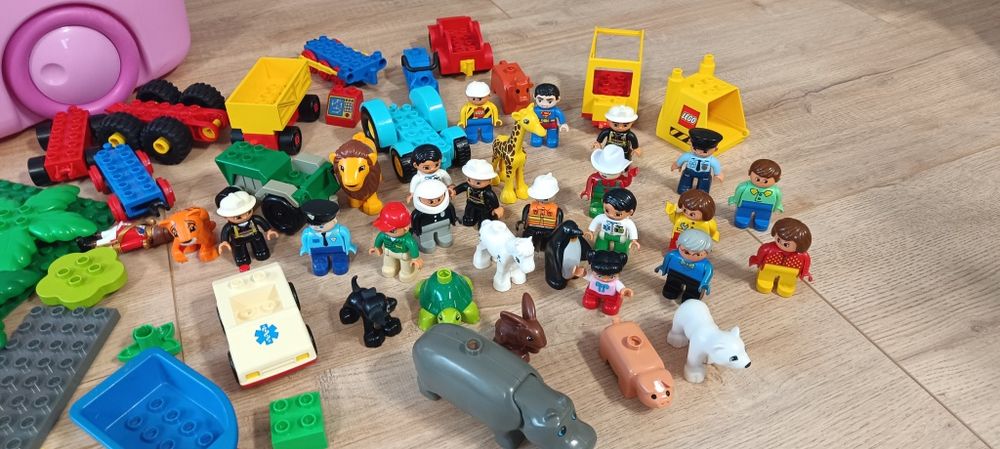 Кутия от няколко комплекта оригинално Lego Duplo