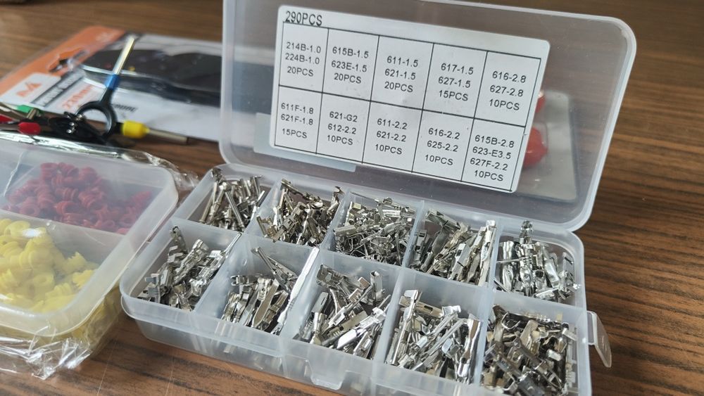 Vând Pini Conectori Set Patent Insertizare