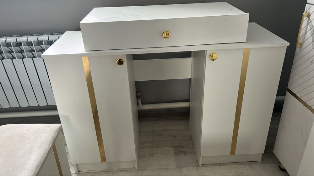 Продам новый туалетный столик!