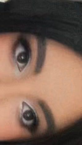 Bună ofer servicii de make-up  la domiciliu