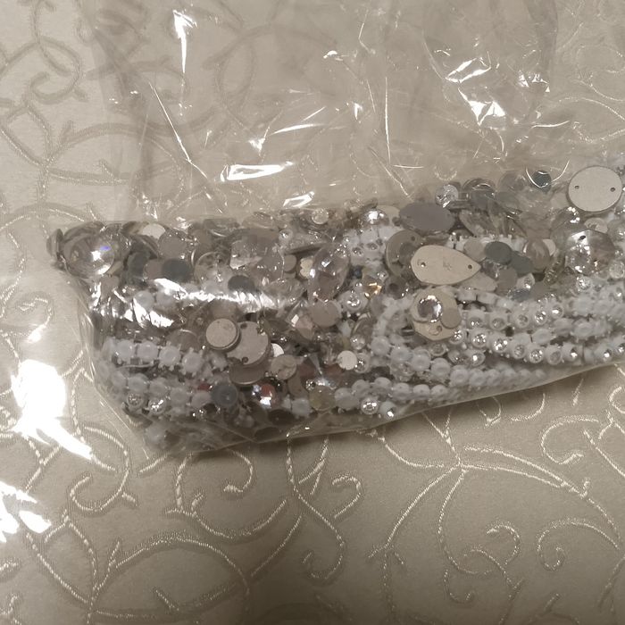 Svarovskiy toshlar kelin koylaklarga