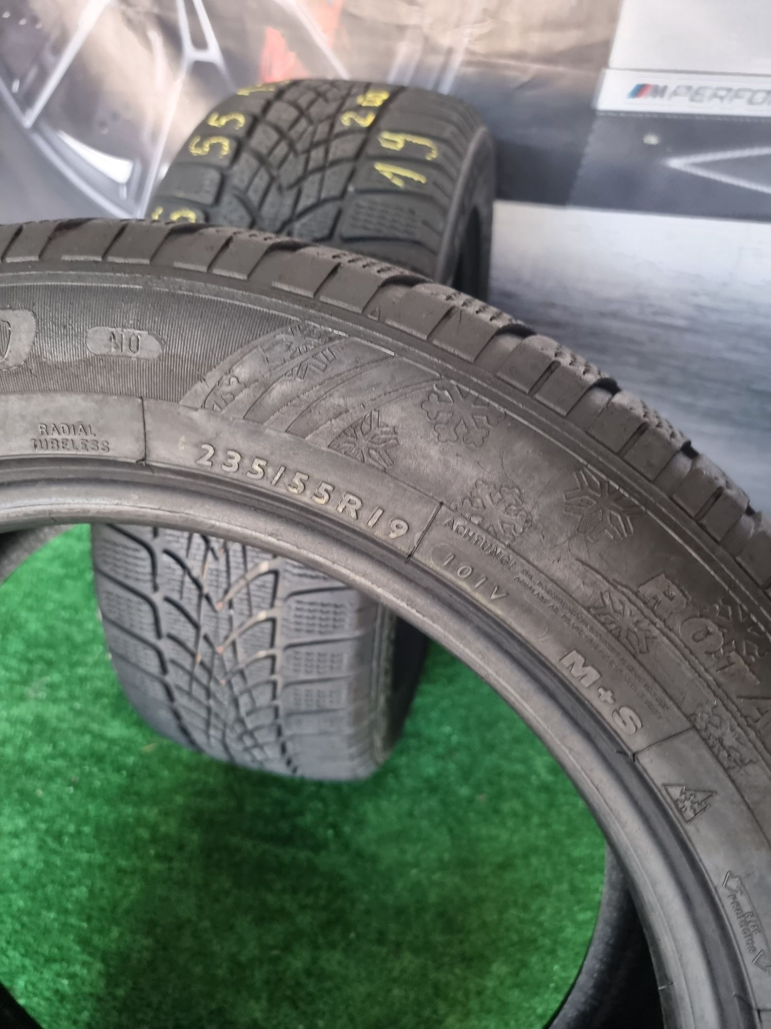 235.55.19 dunlop m+s