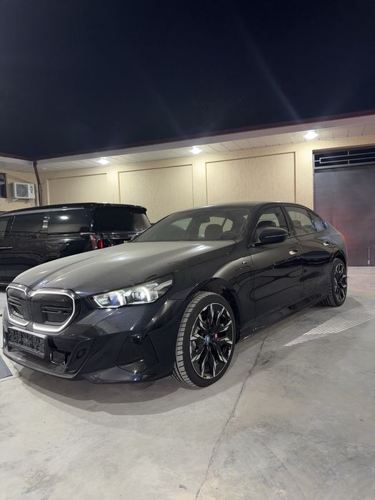 BMW i5 M sport 35L
