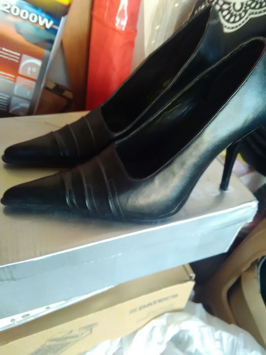 Обувки,дамски,черни,с висок ток,36 ном.