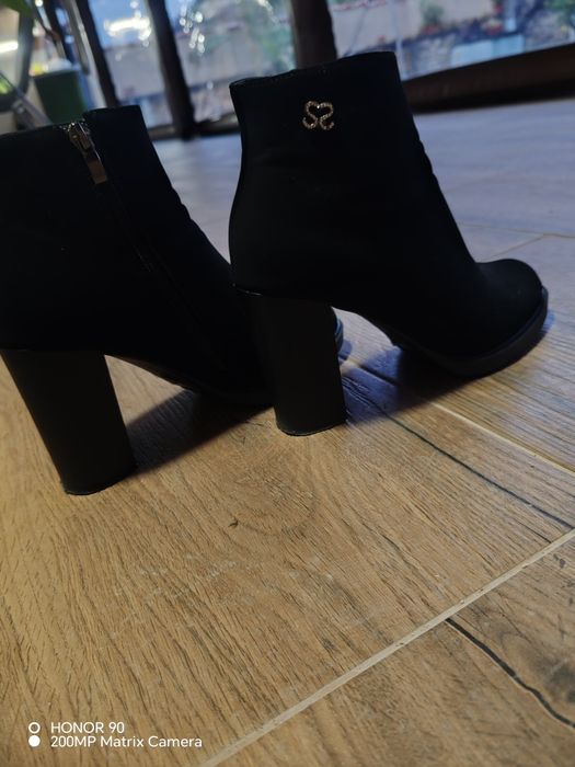 Дамски боти и ботуши