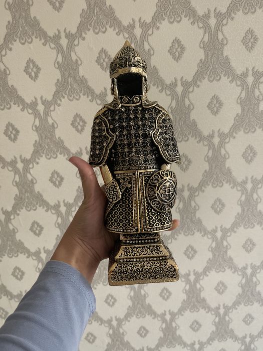 Статуетка алтын адам со стразами